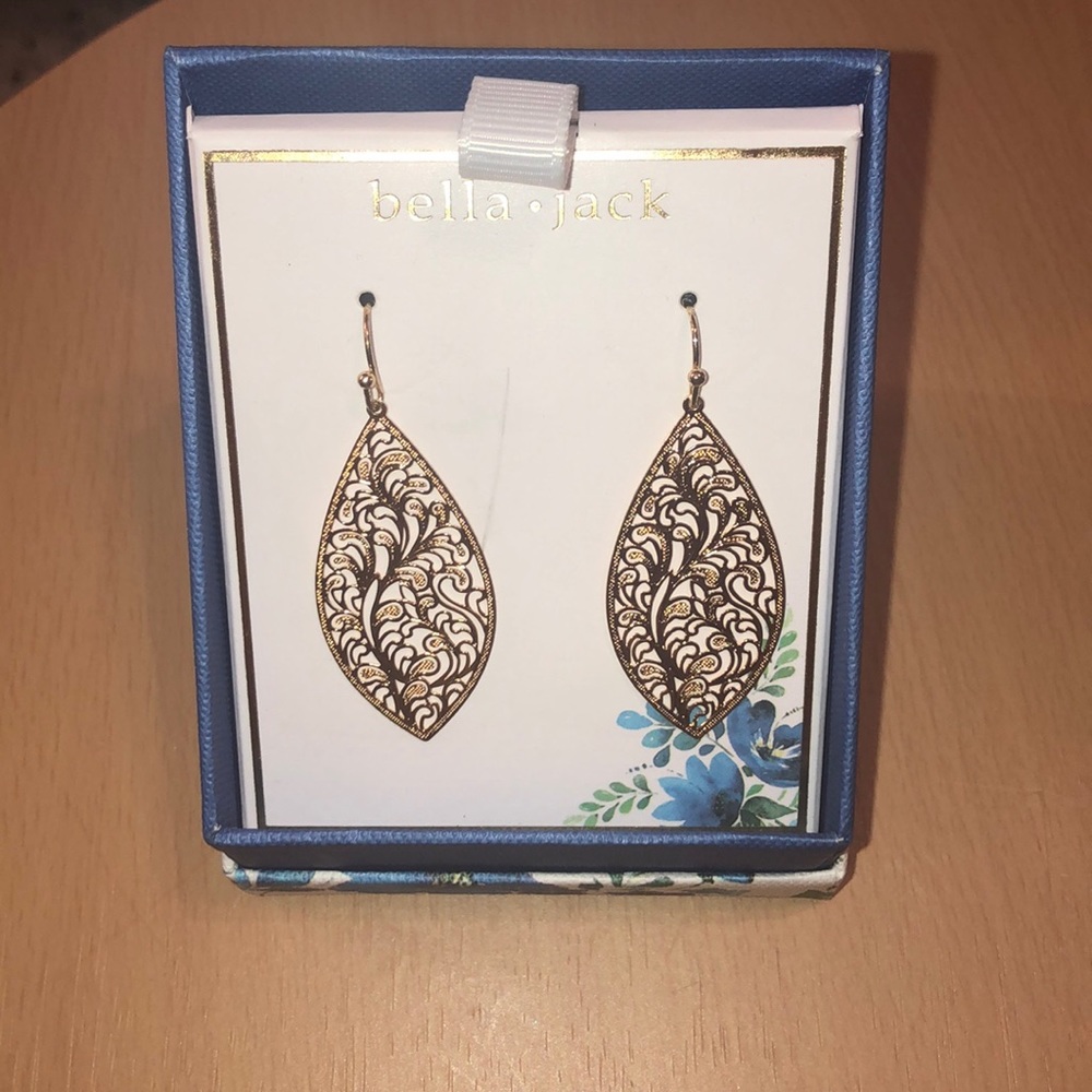 Gold dangling earrings